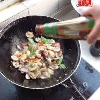美食口蘑莴笋胡萝卜炒肉的做法图解十一