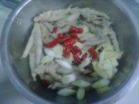 味道不错的泡椒鸡爪做法图解8)