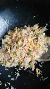 美味的葱花蛋炒饭