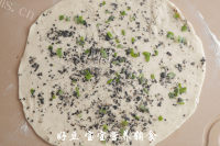 黑芝麻葱油饼做法图解9)