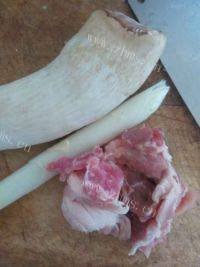 家常菜杏鲍菇炒肉做法图解1)