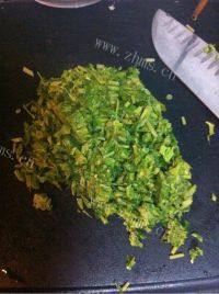 香椿芽拌豆干做法图解2)
