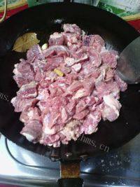 家常菜萝卜炖牛肉做法图解6)