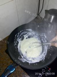 美味的椰蓉牛奶冻做法图解4)
