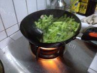 芹菜炒肉做法图解6)