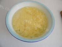 家常芹菜土豆丝做法图解3)