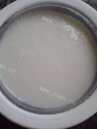 十分诱人的糯米豆浆做法图解7)