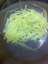 家常菜土豆炒木耳做法图解5)