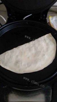 美味早餐韭菜盒子做法图解9)