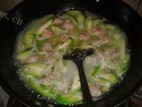 美味的丝瓜肉丸汤做法图解8)