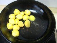 家常红烧鸡翅土豆做法图解6)
