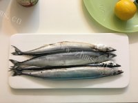诱人的盐烤秋刀鱼做法图解1)