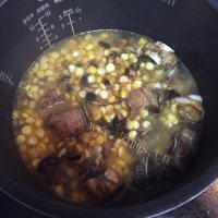 鲜美的玉米粒排骨饭做法图解9)