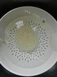 家常菜菠菜拌粉丝做法图解2)