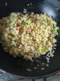 热腾腾的什锦炒饭做法图解11)