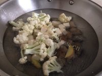 美味的花蛤豆腐汤做法图解4)