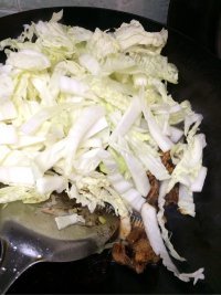 白菜炖豆腐做法图解6)