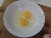 美味豆瓣酱炒鸡蛋做法图解1)