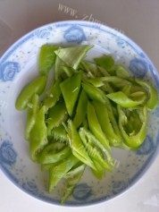 美味的酱炒辣椒做法图解1)