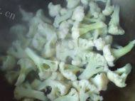 清爽的清炒花菜做法图解2)