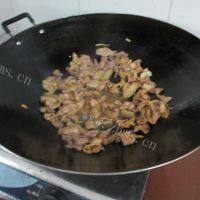 家常菜菜心炒肉片做法图解3)