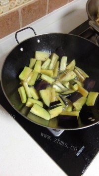 美味红烧香菇茄子做法图解2)