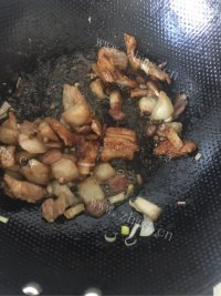 妈妈做大白菜炖五花肉做法图解3)