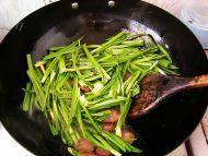 「DIY美食」蒜苗炒香肠