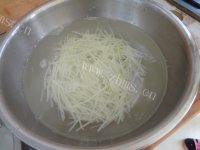 家常菜凉拌土豆丝做法图解3)