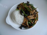 美味的木耳青椒肉丝盖饭做法图解10)