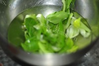 美味的腊肠炒面做法图解2)