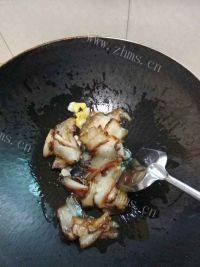 百吃不厌的荷兰豆炒腊肉做法图解3)