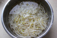 孩子爱吃私房炝拌豆芽做法图解9)