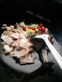 好吃的木耳炒肉片做法图解4)