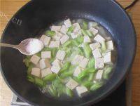 家常菜芹菜豆腐做法图解9)
