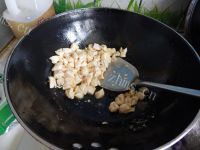 美味的土豆炒鸡丁做法图解4)