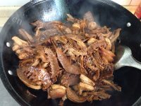 美味的笋干烧肉做法图解9)