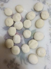 简易的猪肉芹菜馅饺子做法图解9)