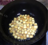 好吃的糖醋黄金豆腐做法图解2)