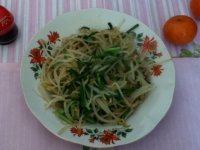 家常菜蒜苗炒豆芽