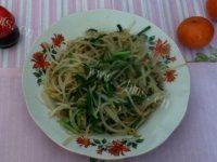 家常菜蒜苗炒豆芽