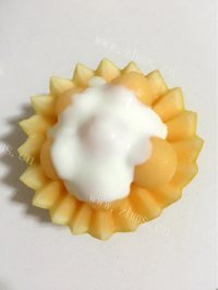 美味的香瓜酸奶盅做法图解8)