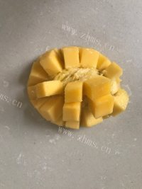 美味榴莲芒果披萨做法图解4)