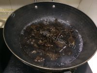 美味的芥末木耳做法图解4)