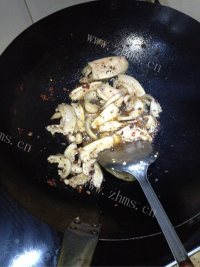 家常菜辣椒炒肉做法图解5)