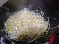 家常菜黄豆芽炒肉丝做法图解4)