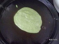诱人的菠菜蛋饼做法图解9)