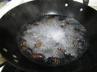 「家有大厨」蒜薹炒茧蛹做法图解3)
