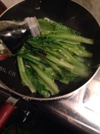蒜香油麦菜做法图解4)