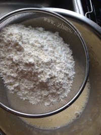 自制无油酸奶蛋糕做法图解5)